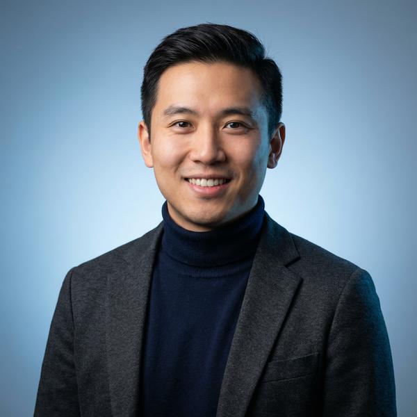 呦呦视频社区顾问陈逸飞